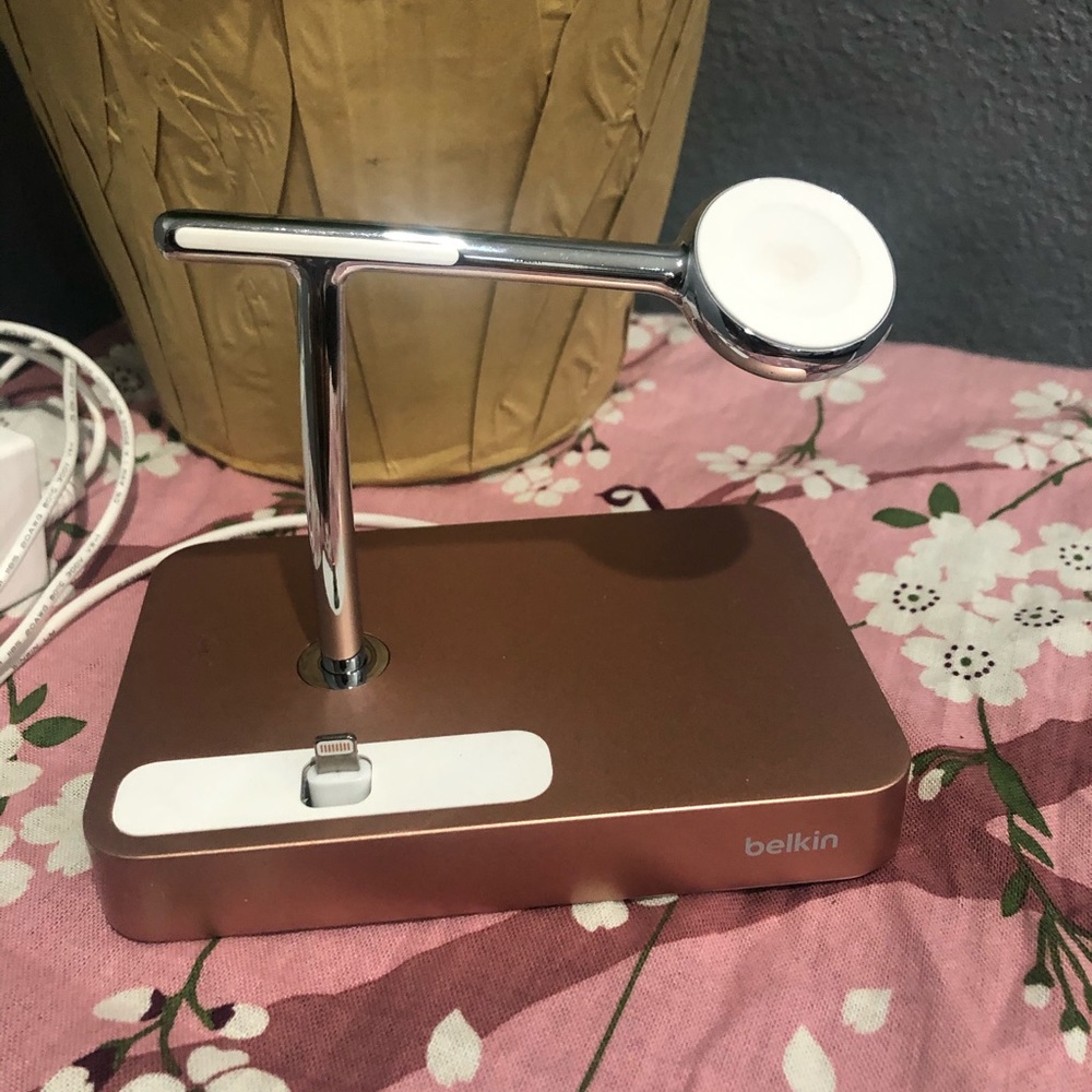 Belkin iPhone and iWatch charging stand